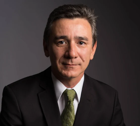 Dr. Humberto Eto, médico urologista